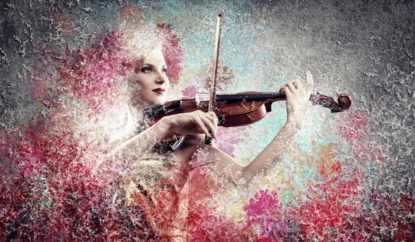 Splendida donna che suona il violino — Foto Stock