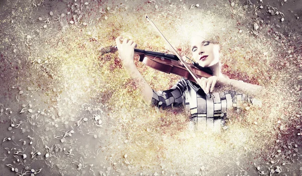 화려한 여자 연주 바이올린 — 스톡 사진