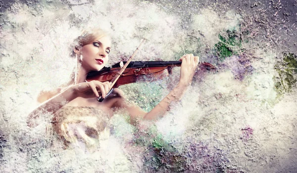 Splendida donna che suona il violino — Foto Stock