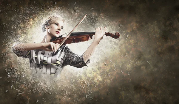 Splendida donna che suona il violino — Foto Stock