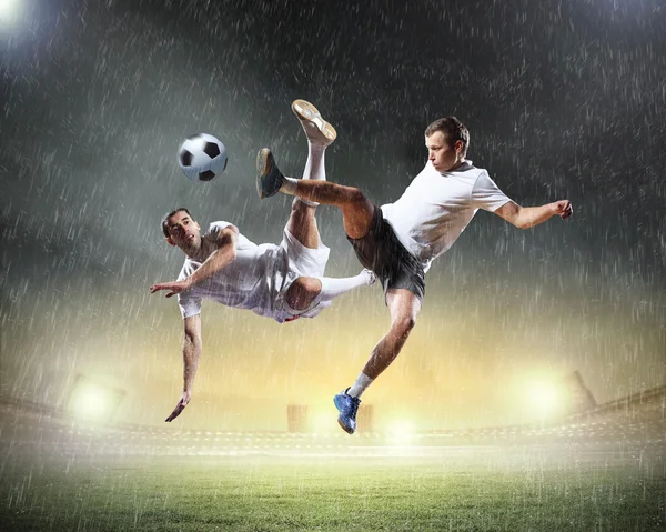 Dois jogadores de futebol — Fotografia de Stock