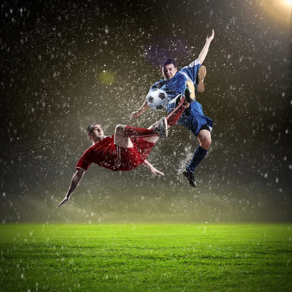 Dois jogadores de futebol — Fotografia de Stock