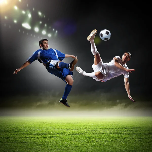 Dois jogadores de futebol — Fotografia de Stock