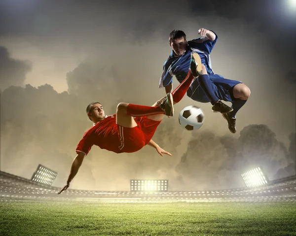 Dois jogadores de futebol — Fotografia de Stock