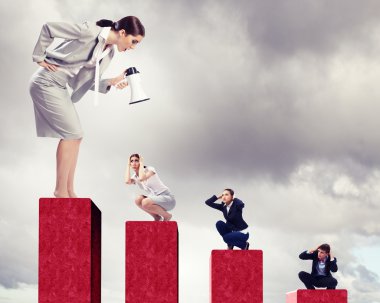 Megafonlu iş kadını