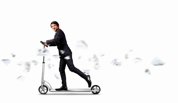 Üzletember lovaglás scooter — Stock Fotó