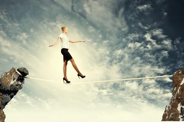 Businesswoman balancing on rope — Stock Photo, Image