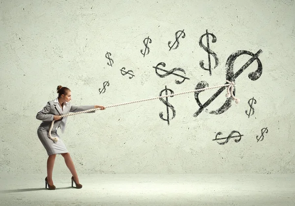 Businesswoman pulling rope — Stock Photo, Image