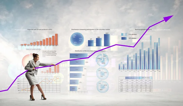 Empresária puxando gráfico — Fotografia de Stock