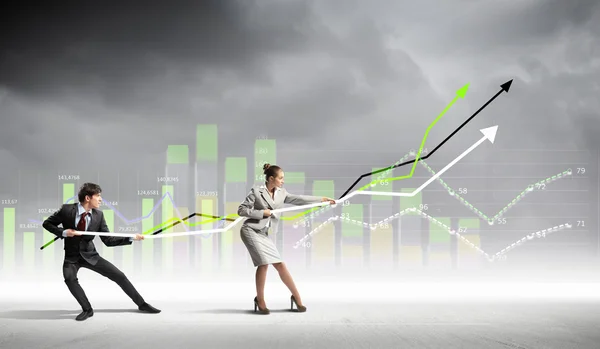 Businesspeople pulling graph — Stock Photo, Image