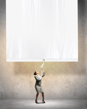 iş kadını çekerek afiş