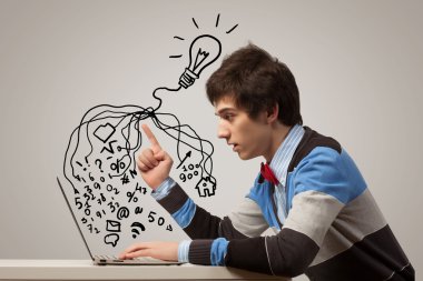 Bilgisayarlı genç adam