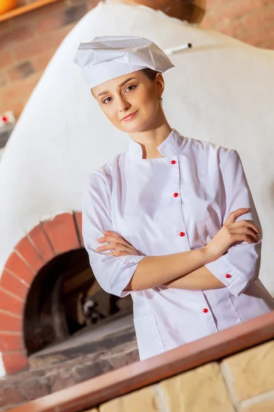 Νεαρή γυναίκα μάγειρας — Φωτογραφία Αρχείου