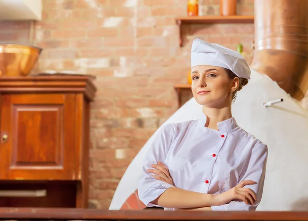 Jonge vrouw cook — Stockfoto