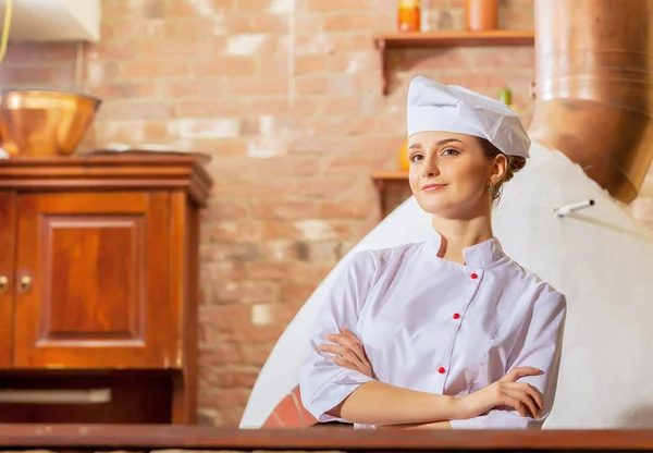 Jonge vrouw cook — Stockfoto