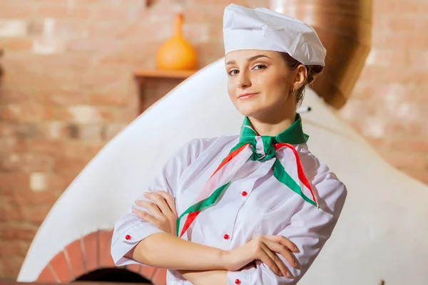 Молодая женщина повар — стоковое фото