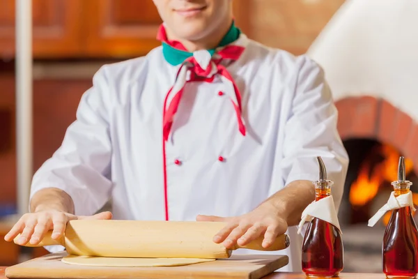 Primo piano di mani di cuoco — Foto Stock