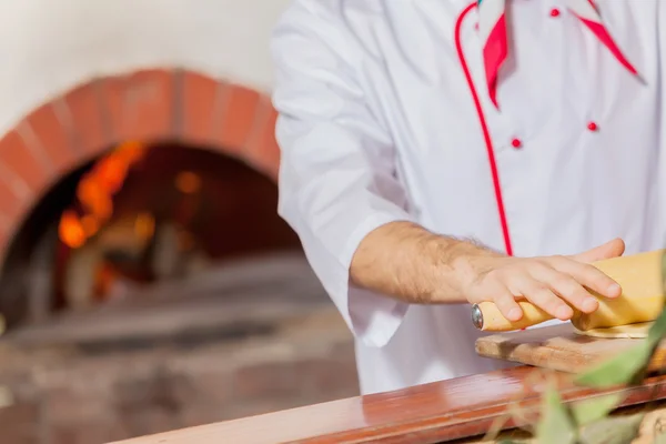 Gros plan des mains de cuisinier — Photo