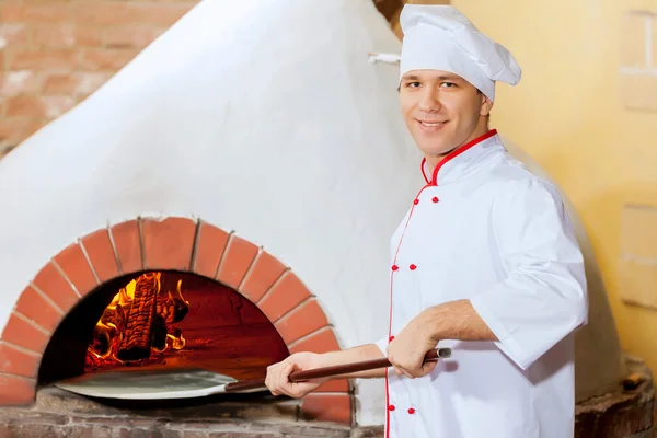 Jovem cozinheiro masculino — Fotografia de Stock