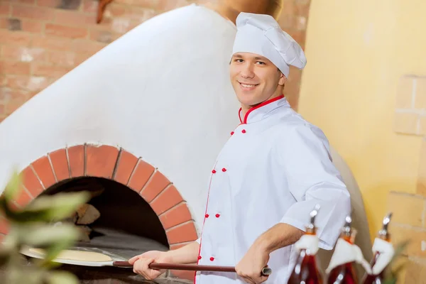 Jovem cozinheiro masculino — Fotografia de Stock