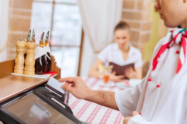 Chef-kok in café — Stockfoto