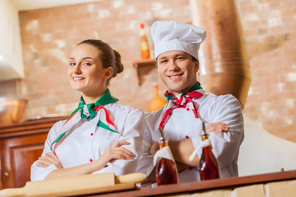 Két szakácsmester keresztezett karokkal portréja — Stock Fotó