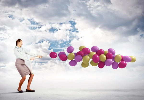 Frau mit Luftballons — Stockfoto