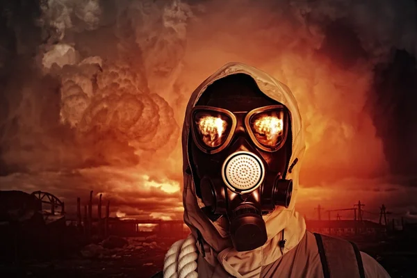 Man in gas mask — Stock Photo, Image