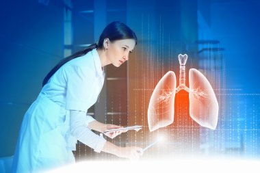 çekici bir kadın doktor