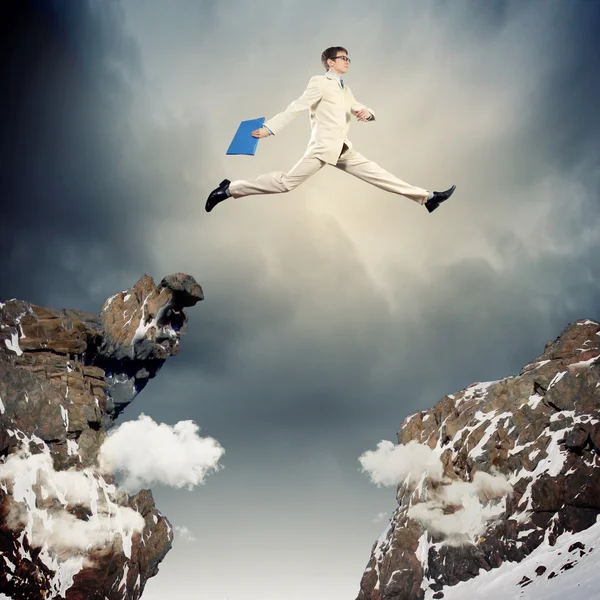 Businessman jumping over gap — Stock Photo, Image