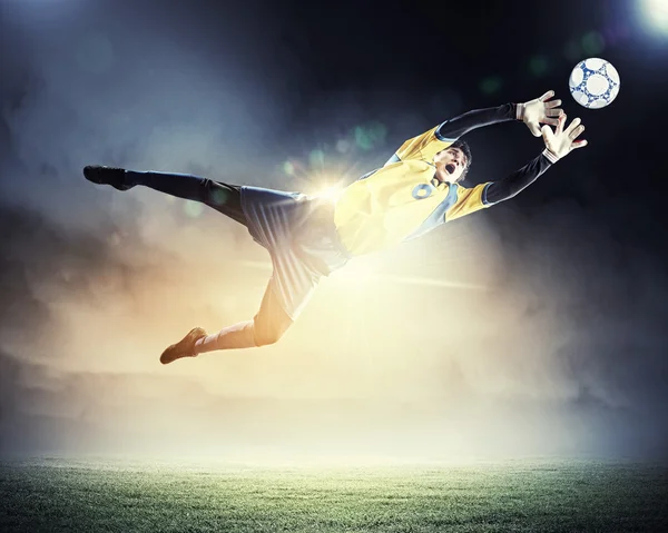 Goalkeeper catches the ball — Stock Photo, Image