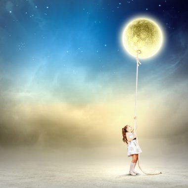 küçük kız çekerek moon