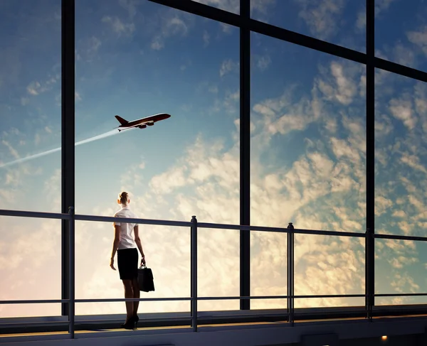 Empresária no aeroporto — Fotografia de Stock