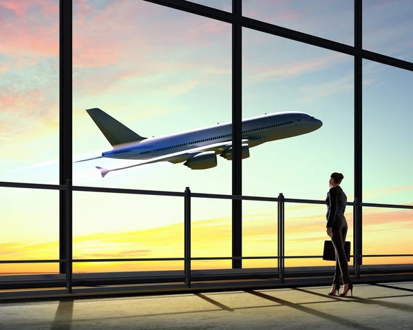 Femme d'affaires à l'aéroport — Photo