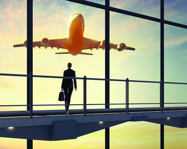 Businesswoman at airport — Stock Photo, Image