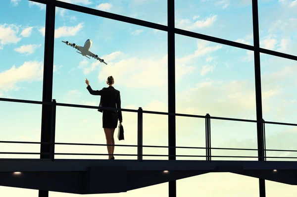 Geschäftsfrau am Flughafen — Stockfoto