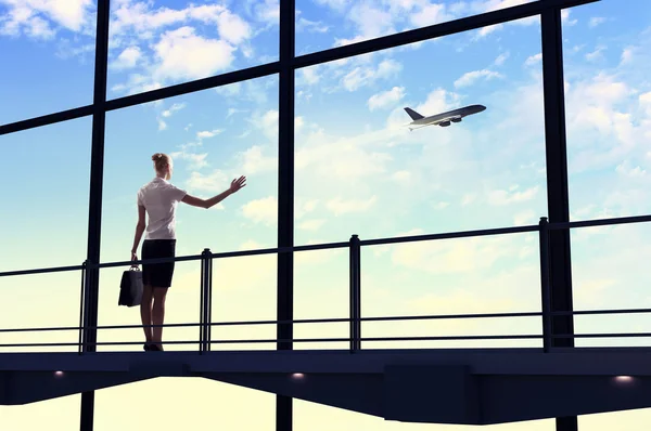 Femme d'affaires à l'aéroport — Photo