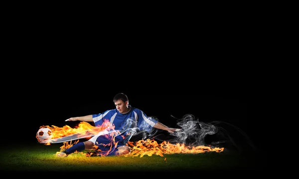 Jogador de futebol com bola — Fotografia de Stock