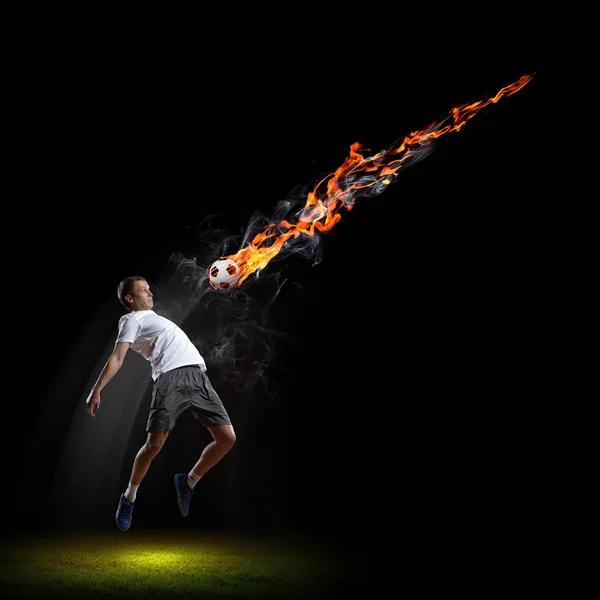 Jugador de fútbol con pelota — Foto de Stock