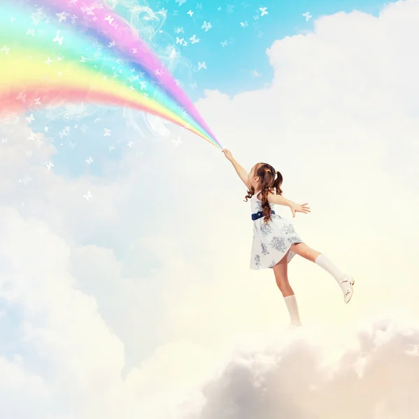 Little girl drawing rainbow — Stock Photo, Image