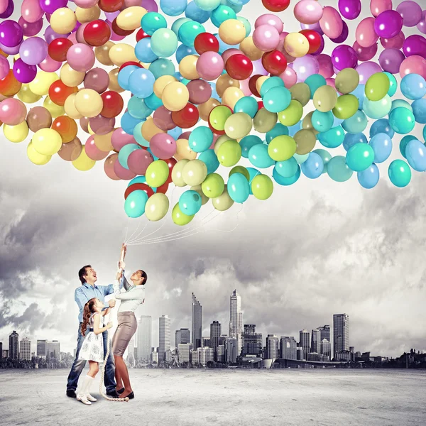 Family holding colorful balloons — Stock Photo, Image