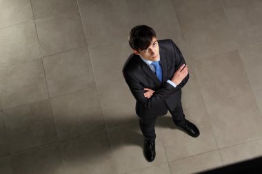 genç işadamı yukarıda arıyorum