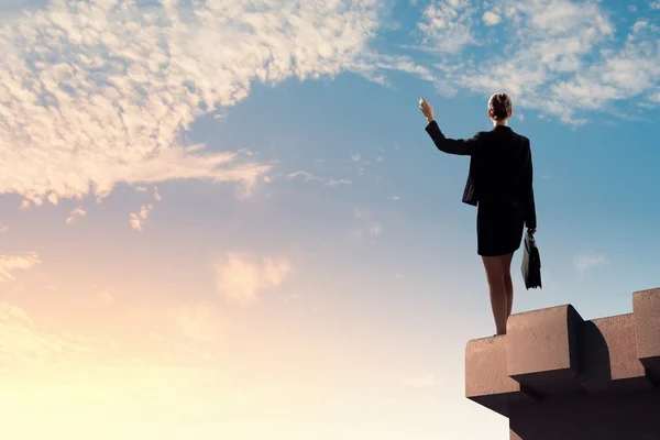 Businesswoman on top of building — Stock Photo, Image