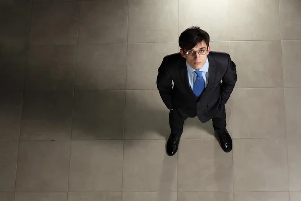 Joven hombre de negocios en gafas —  Fotos de Stock