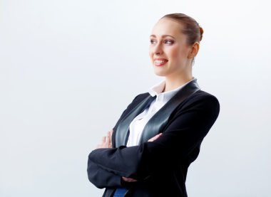 Siyah takım elbiseli çekici iş kadını