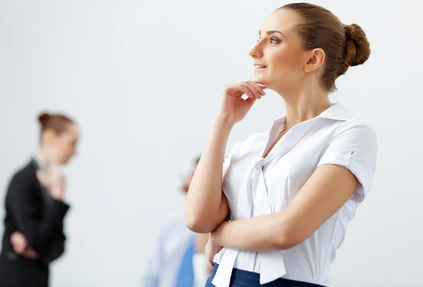 Atractiva mujer de negocios pensando —  Fotos de Stock