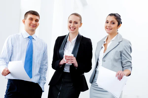 Três jovens empresas rindo — Fotografia de Stock