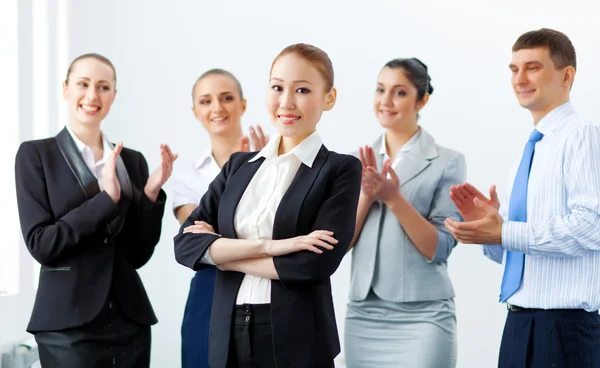 Asiática mujer de negocios con colegas — Foto de Stock