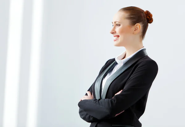 Atractiva mujer de negocios en traje negro — Foto de Stock