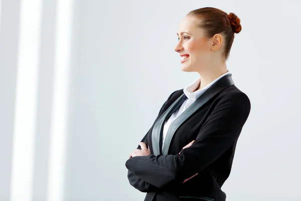 Atractiva mujer de negocios en traje negro —  Fotos de Stock